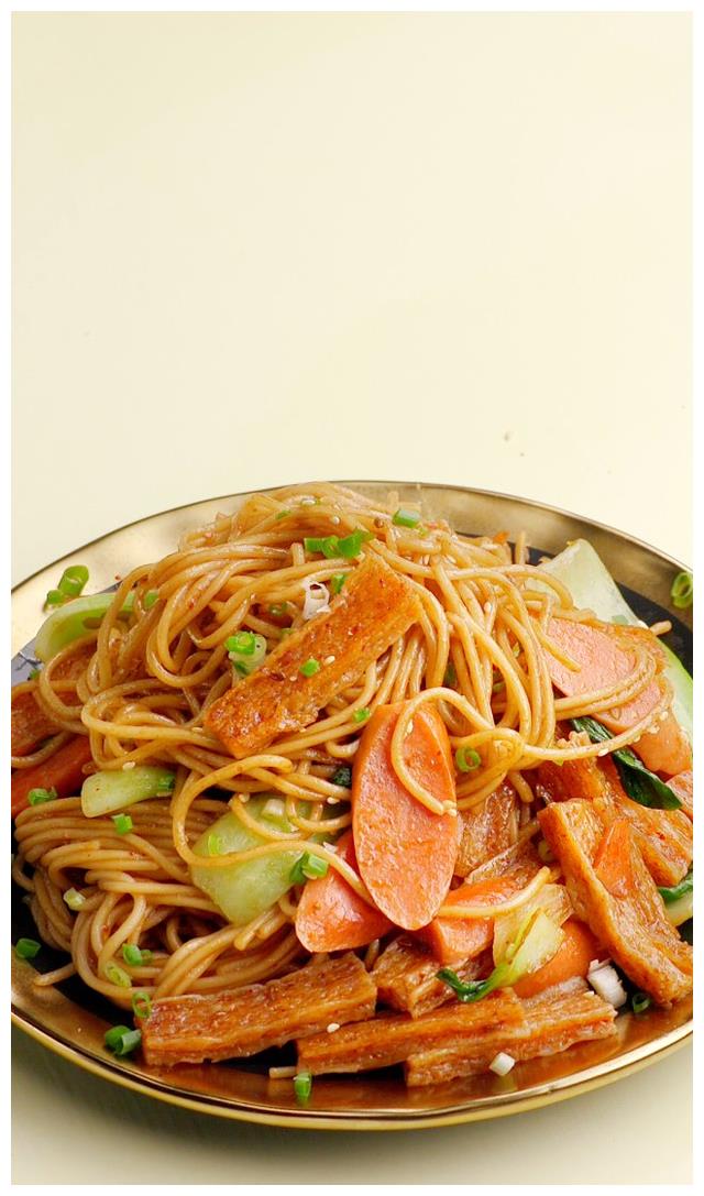 街头风味辣条炒面__财经头条