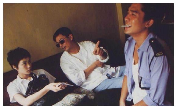 王菲昔日照片罕见曝光,和张国荣一起时笑得最开心