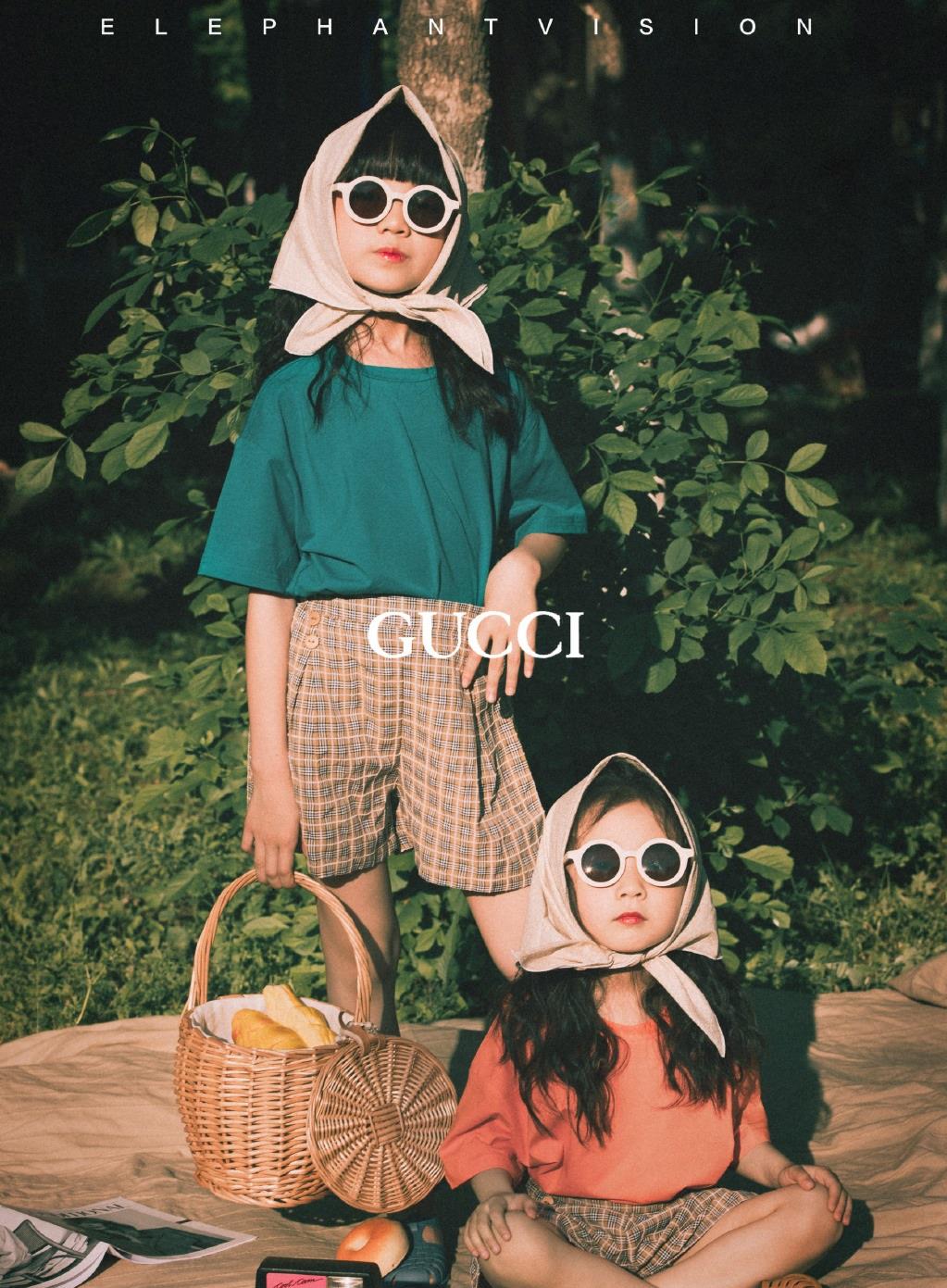 小山竹儿童节携妹妹拍时尚大片姐妹俩同框凹造型又美又傲娇