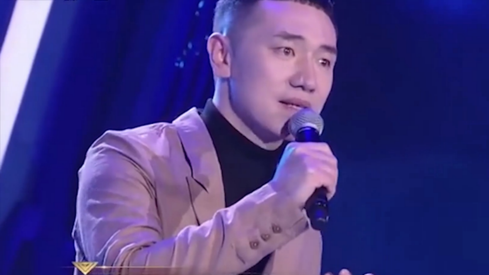 春晚后王琪含泪献唱万爱千恩感动全场听者无不落泪