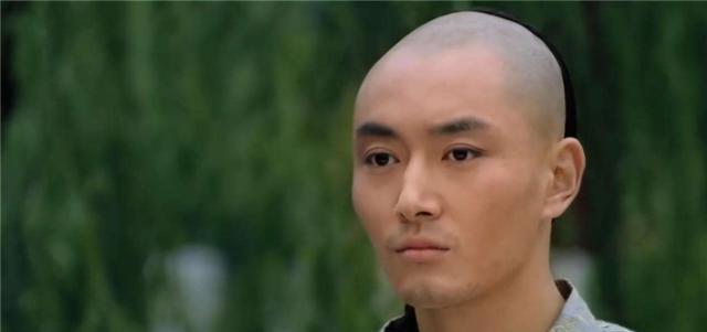 长期在果郡王府中干活,肯定多多少少知道国郡王和甄嬛的一些事情