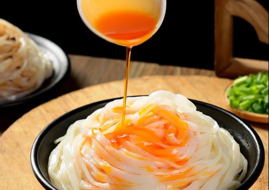 把大米倒入破壁机里,做出的凉皮真好吃,学会了人人夸你是大厨休闲区蓝鸢梦想 - Www.slyday.coM 把大米倒入破壁机里,做出的凉皮真好吃,学会了人人夸你是大厨休闲区蓝鸢梦想 - Www.slyday.coM