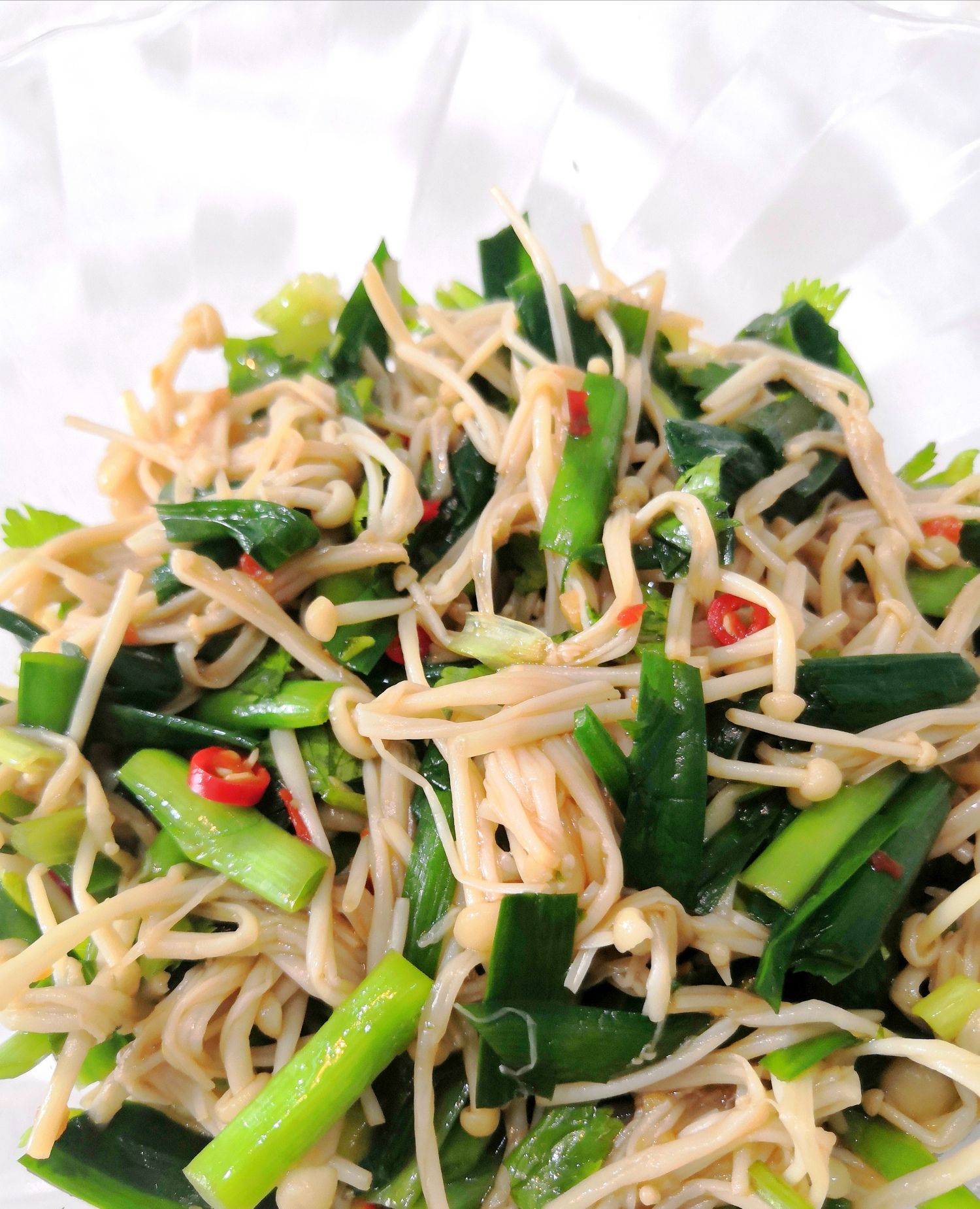 凉拌金针菇～脆嫩爽滑,酸辣鲜香的开胃小菜!