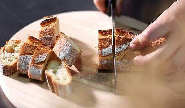 味同嚼蜡能形容食物吗