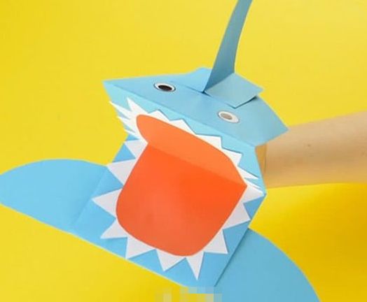 1 / 9 在我们的印象中,鲨鱼就是大海里最凶猛的动物了,有高耸的背鳍和