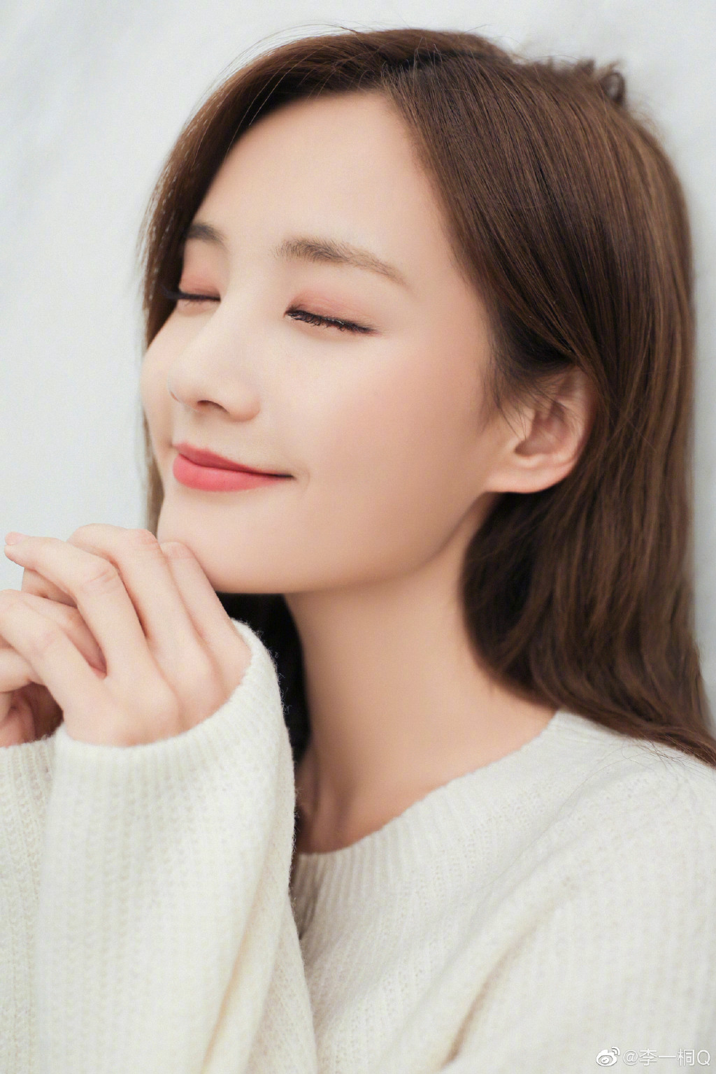 美女演员李一桐迷人可爱美照欣赏好看