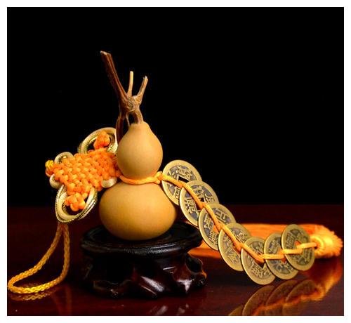 但是被运支辰土化泄了力量,官星力量薄弱,再加上地支辰酉合湿土生金