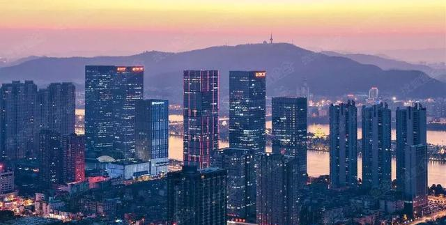 长沙人均gdp_湖南第一大都市:经济总量破万亿人均GDP13.9万,未来或将超武汉