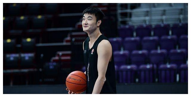 辽宁男篮大将袒露心声!丛明晨:重伤不怪赵睿 希望能进入国家队