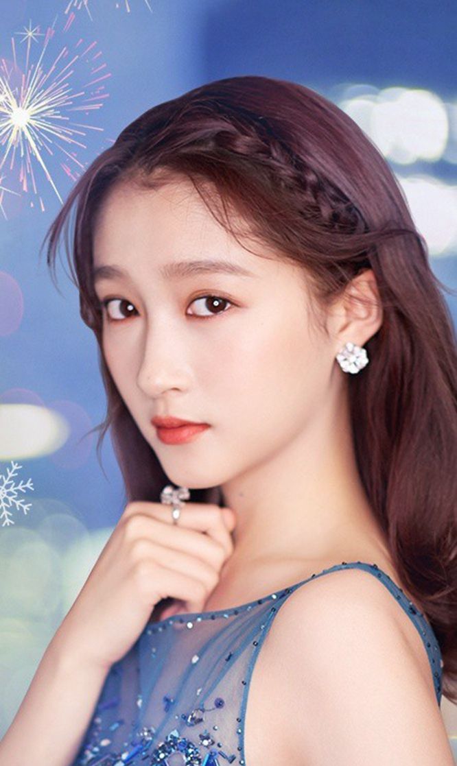 关晓彤美照,嘟嘴俏皮迷人,整个脸蛋显得小巧又很精致!