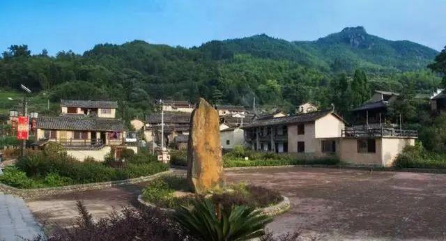 位于云和县安溪畲族乡西北部,群山怀抱,山峦叠嶂,绿树成荫,一处静美的