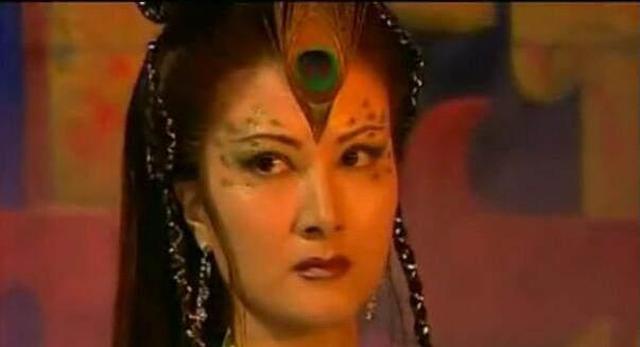 所以无天的镇天之宝乌金黑莲,只有孔雀大明王可以打破,在她打破黑莲放