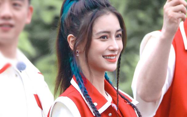 31岁谭松韵上奔跑吧和杨颖同框确定两人只相差一岁