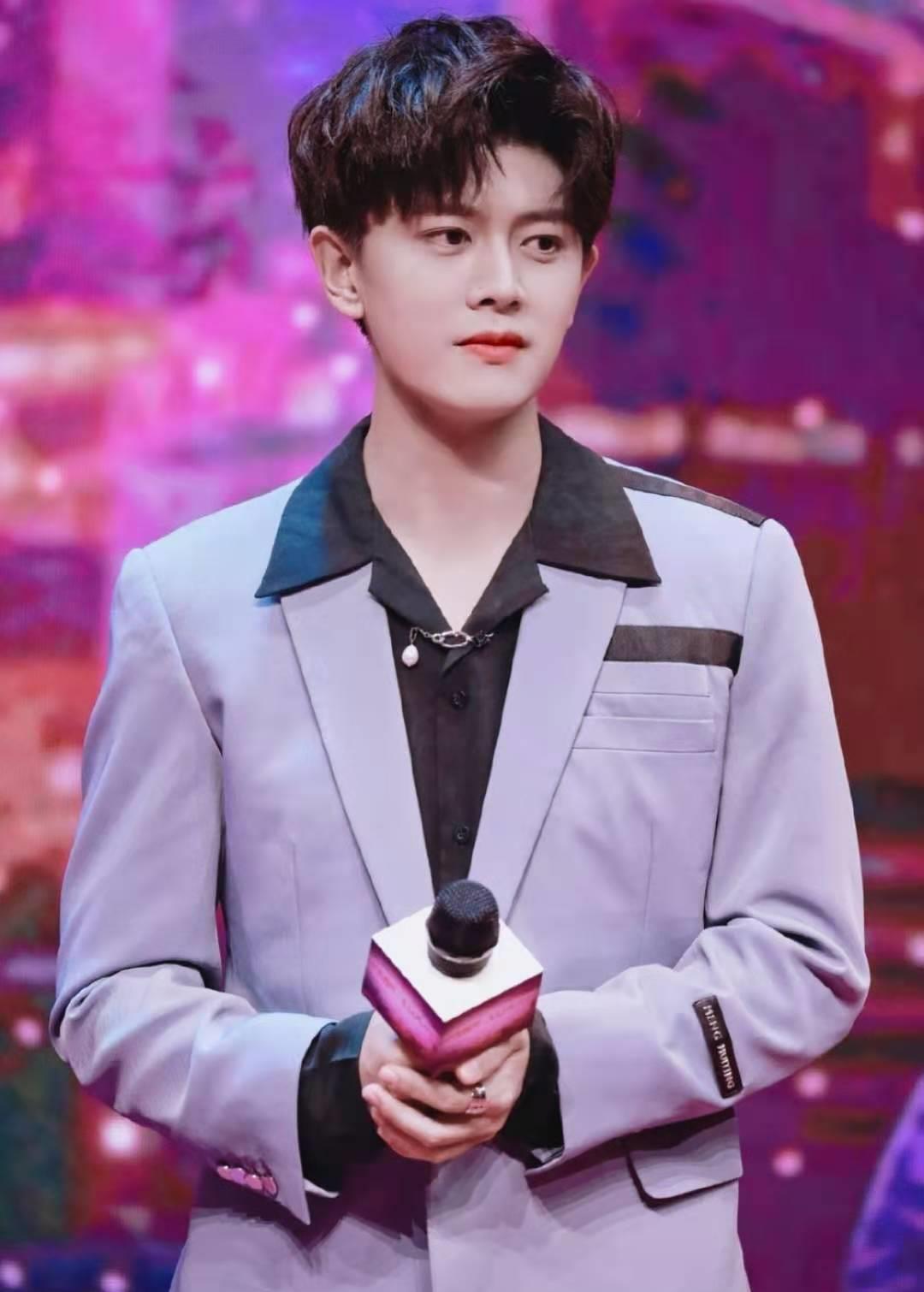 当红明星的本名，任嘉伦的接地气，王一博的像小说男主角！