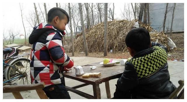 不合群的孩子,不能被同龄人理解休闲区蓝鸢梦想 - Www.slyday.coM 不合群的孩子,不能被同龄人理解休闲区蓝鸢梦想 - Www.slyday.coM