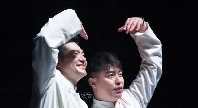 德云社又一位演员人设崩塌,曾经的江湖浪子,如今舞台上跳比心舞