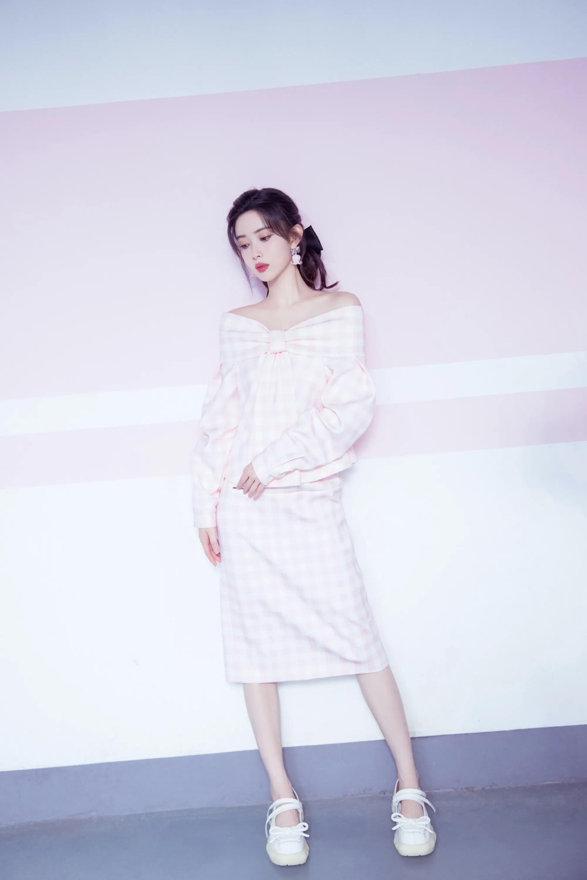 孟子义穿白色裙子,优雅可爱!__财经头条