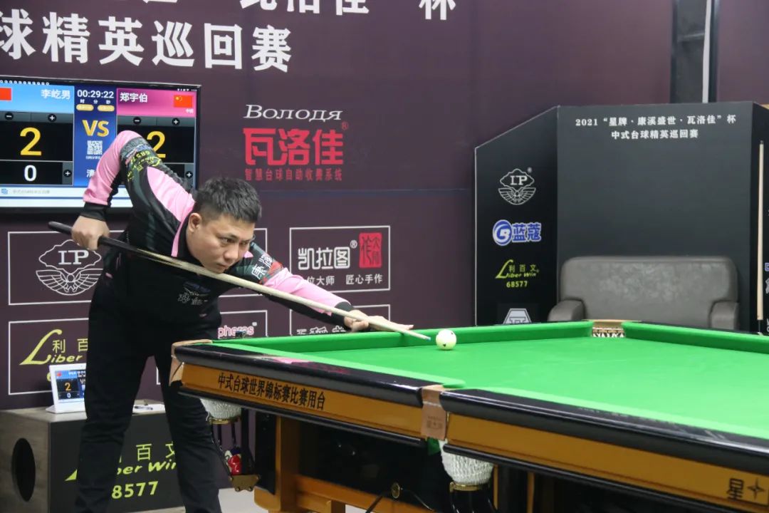 王云在一度落后七局的情况下完成大逆转,15-14绝杀秦利文;"摇摆哥"