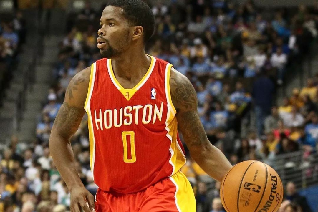 身高仅1.83米却轰下19.6分,当选过MIP,姚明身边的小黑豆去哪了休闲区蓝鸢梦想 - Www.slyday.coM 身高仅1.83米却轰下19.6分,当选过MIP,姚明身边的小黑豆去哪了休闲区蓝鸢梦想 - Www.slyday.coM