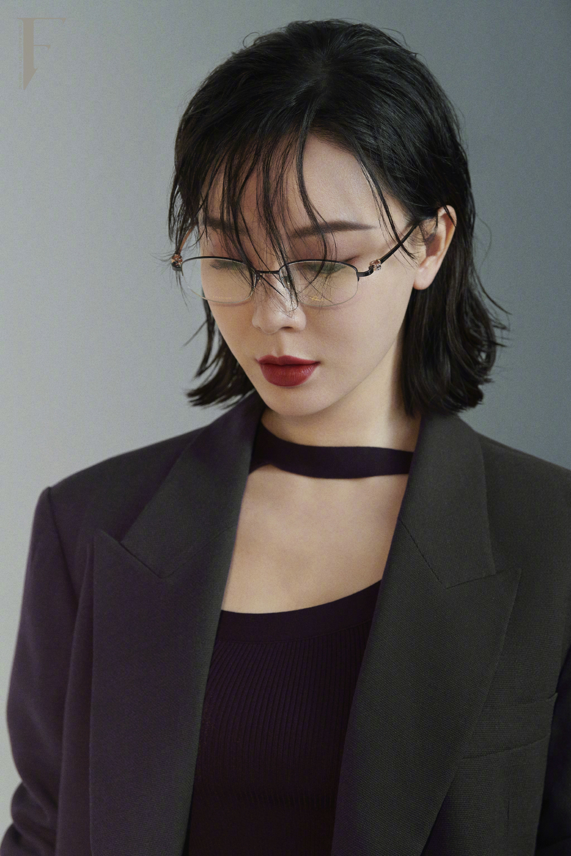 陈数最新时尚大片攻气十足,变身雨夜女王,上演湿发性感眼镜杀