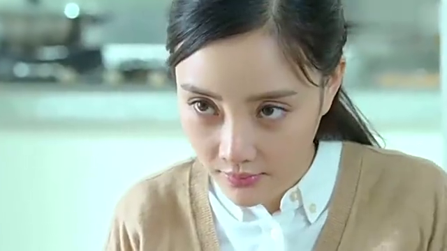 产科男医生:钱小小做水果沙拉,左右却吃生芹菜,左右如痴如醉