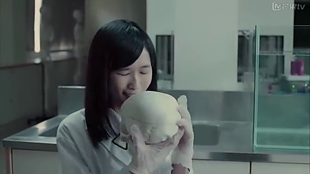 老师以为生物实验室的标本是石膏做的,结果却是