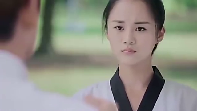 很多人喜欢胡冰卿都是因为有戚百草滤镜吧?