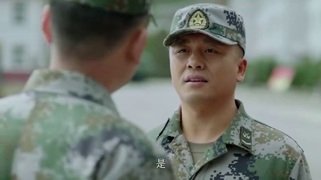 热血尖兵:教导员过来查看新兵的训练,叮嘱麻人杰,不要出现逃兵
