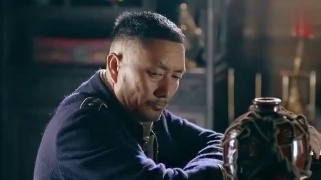 一代枭雄:土匪一直未找到何辅堂,不料他就在地下,到夜里就出来