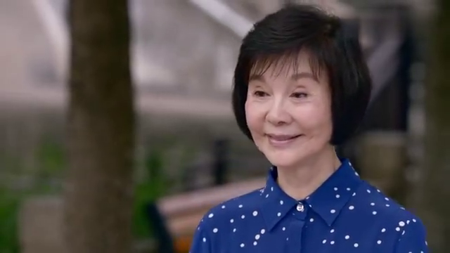 沈越回到了家里,妈妈看着只有沈越回来了,问起沈梅跟沈湘两人