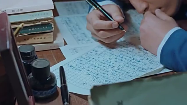 《我们的四十年》冯都熬夜写稿睡着西城突然冒出来吓一跳