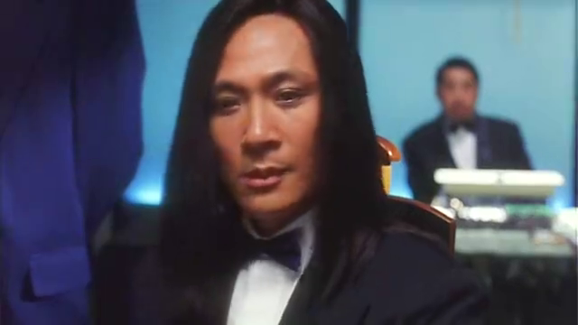 吴镇宇长发造型,带蓝色美瞳,造型前卫,实在是太妖娆!