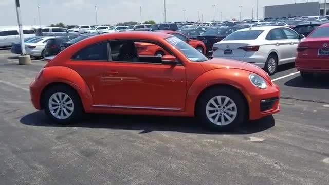 到店看了19款美版大众甲壳虫2.0t s,这才是钢炮鼻祖!