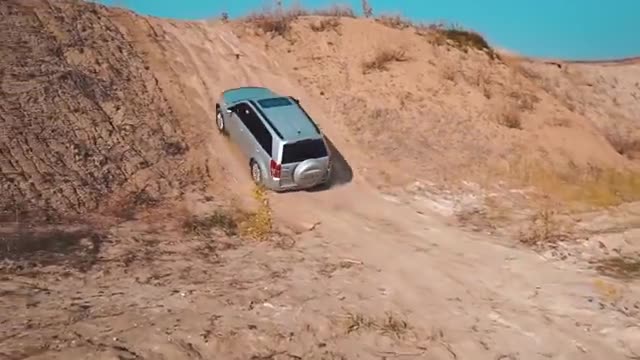 俄罗斯越野车与山坡的一番较量3