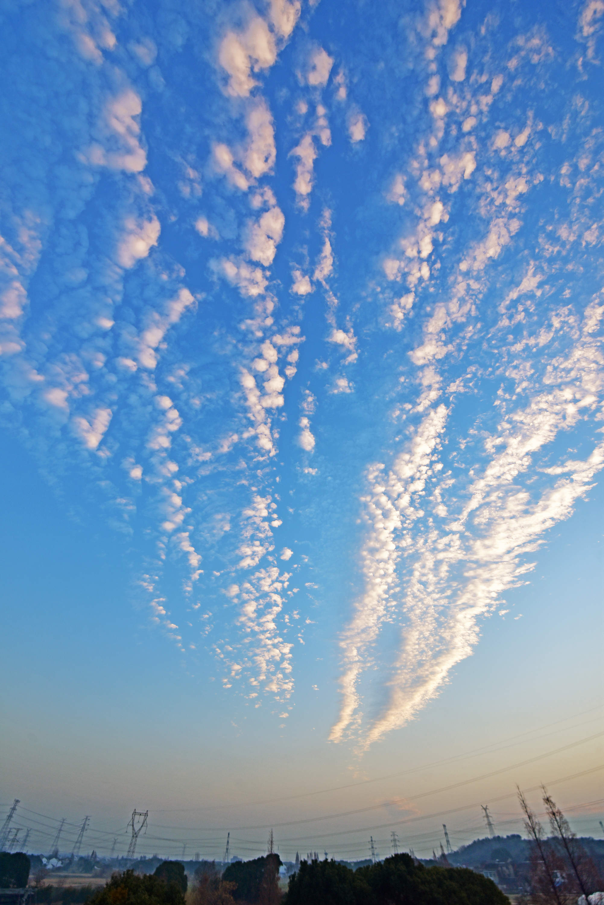 2021年12月21日江苏无锡斗山今日冬至早晨的美丽天空