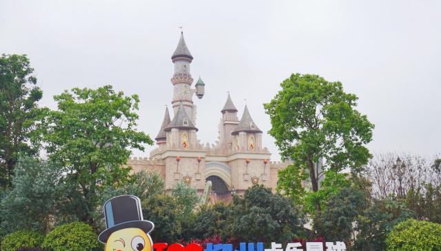 1 / 8 如今最火的主题乐园就是迪士尼乐园了,这是世界世界知名度最高