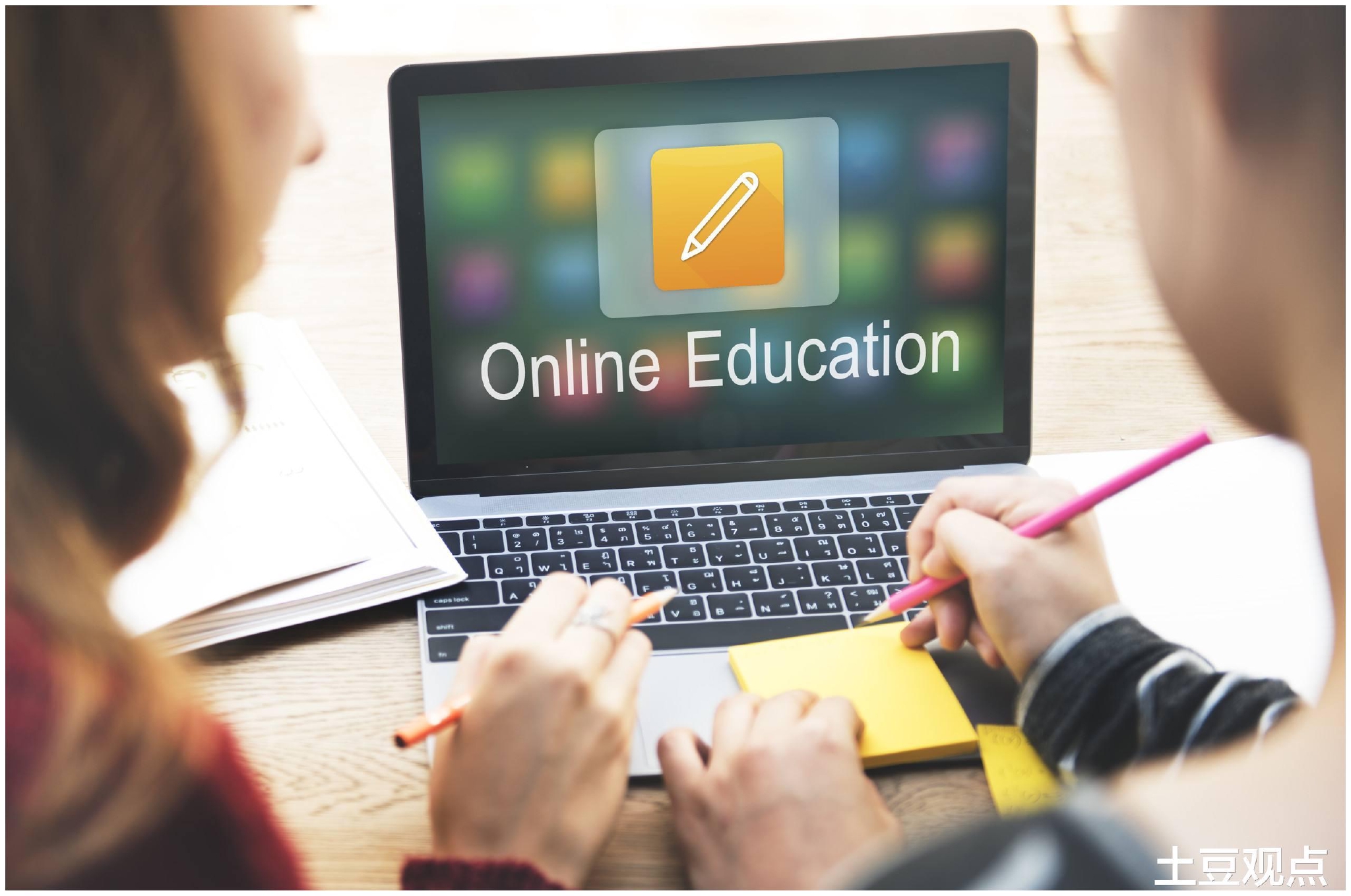 丢人丢到国外，女留学生上网课和男友做运动，老师紧急中断直播！休闲区蓝鸢梦想 - Www.slyday.coM