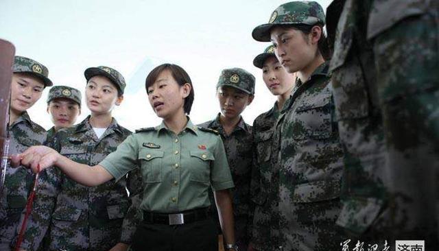 “女军司令”和他的“女兵们”由于其特色,也闹出了不少笑话