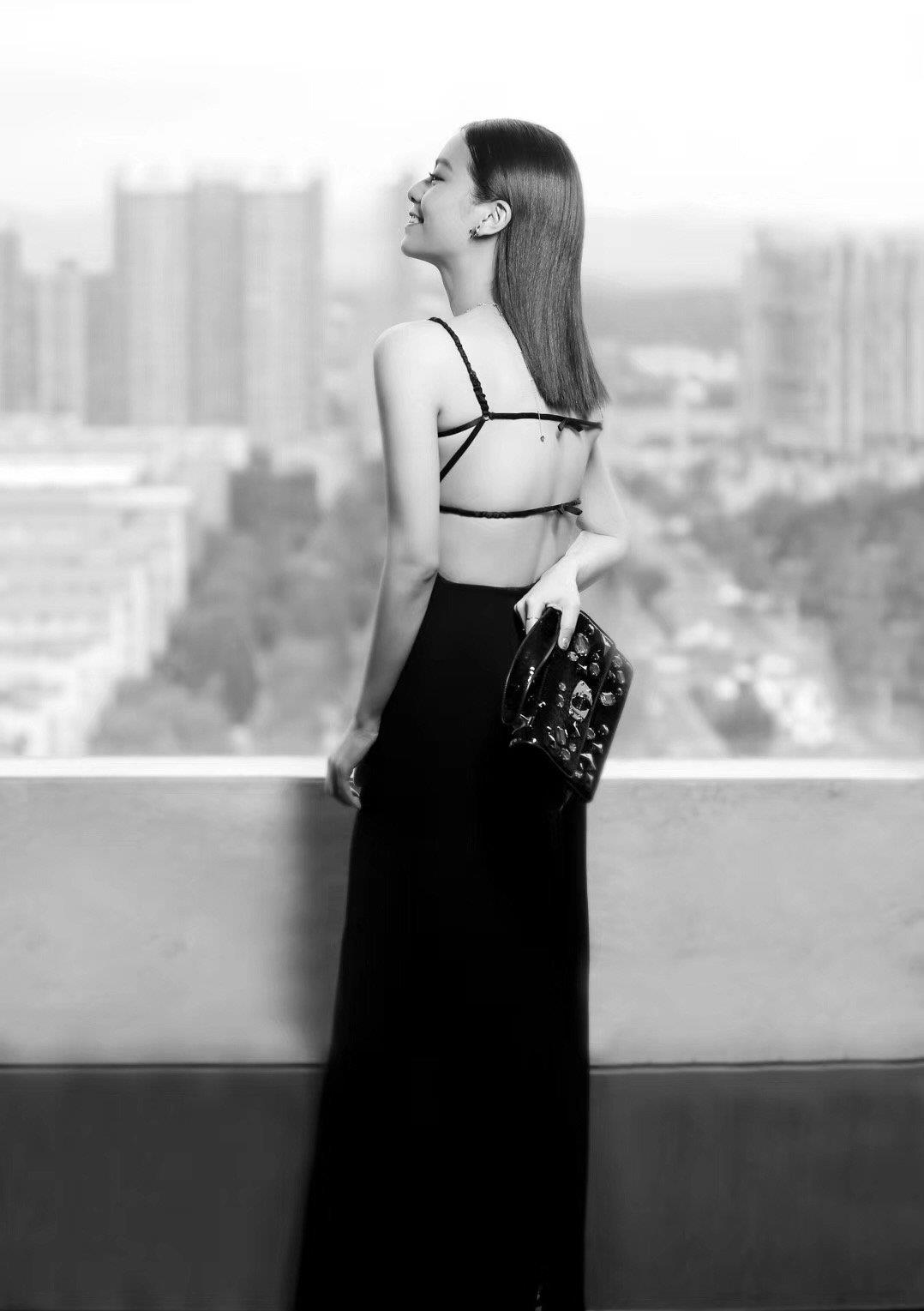 27岁宋芸桦美得高贵穿黑色礼服身材精致气质优雅