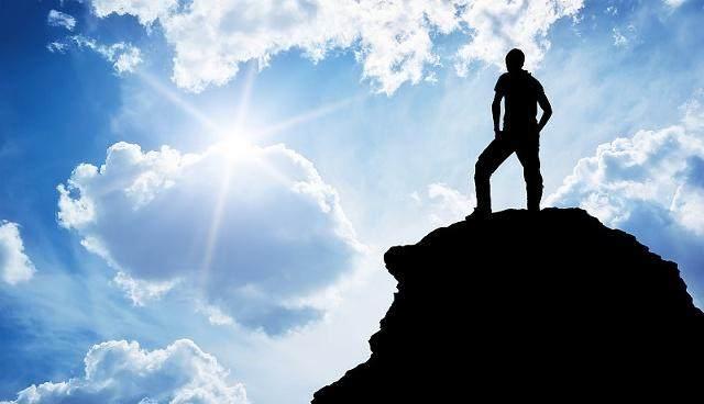 20条励志经典句子勇气永远都靠不住只有暂时的疯狂才有意义