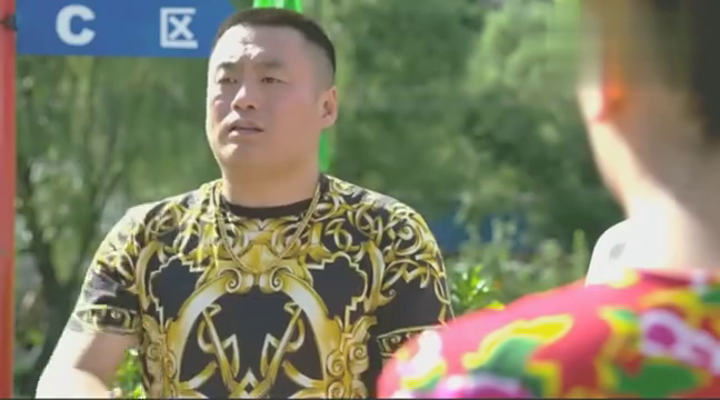 宋晓峰炫酷开早会,纹身要成双