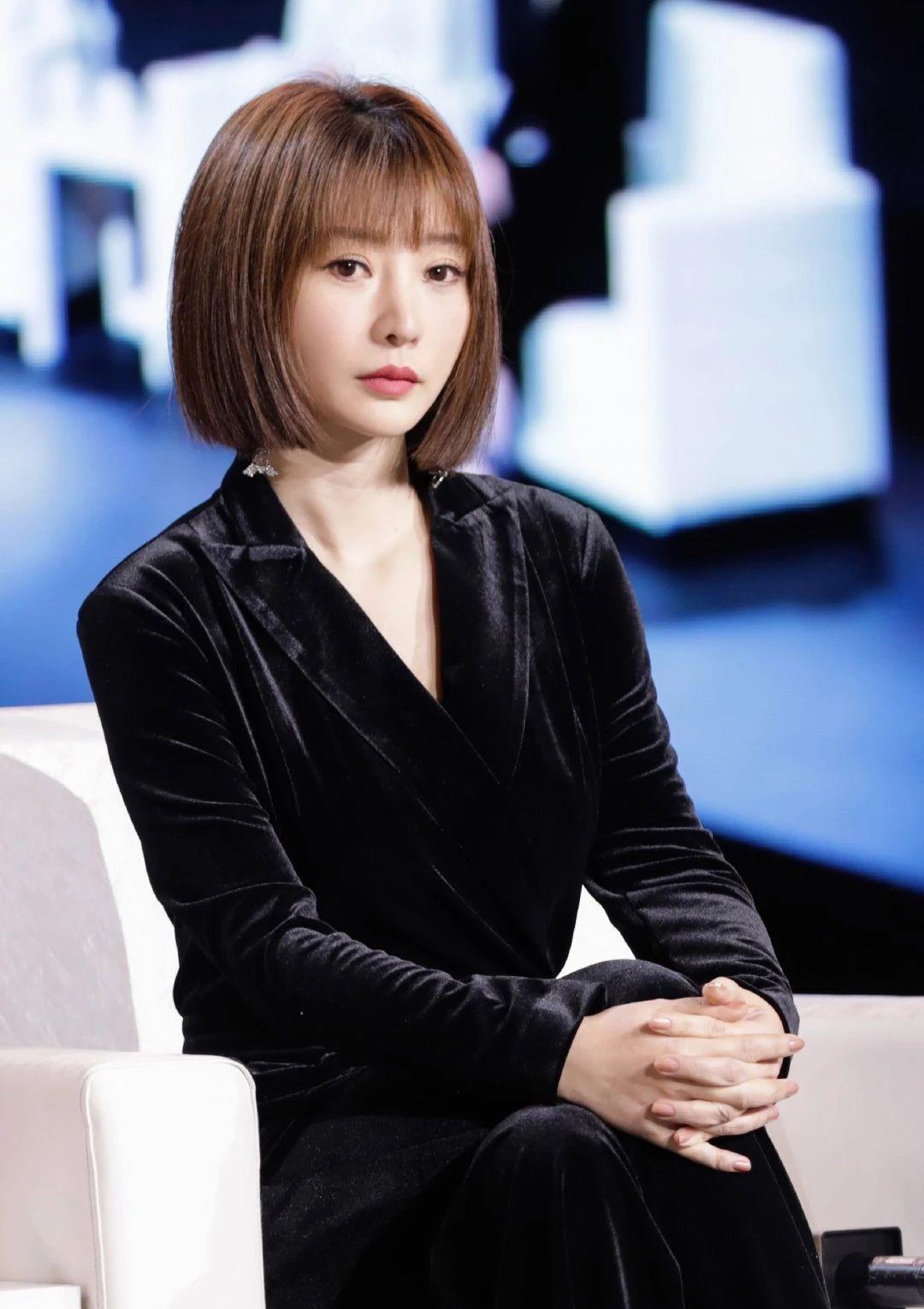 有一种"气质颠覆"叫柳岩剪短发,万人迷变知性女郎,差点认不出__财经