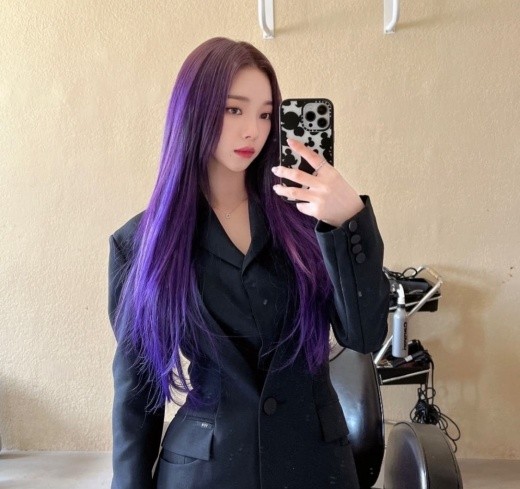 韩国女团aespa成员karina社交网站发照秀美貌