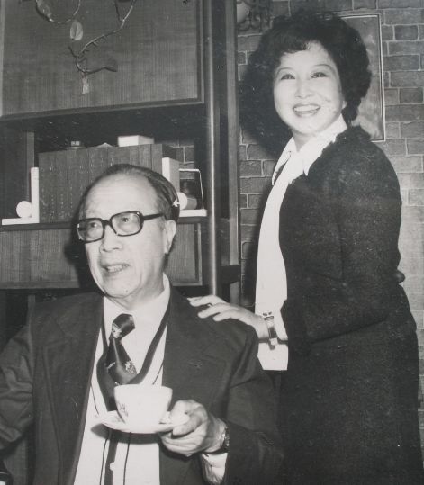 1 / 7 许广平是广东番禺人,生于1898年,比鲁迅小十七岁.