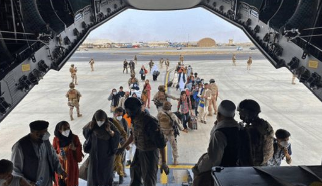 比B2还强？大批秘密轰炸机被曝光，美媒：规模庞大远超<a href=