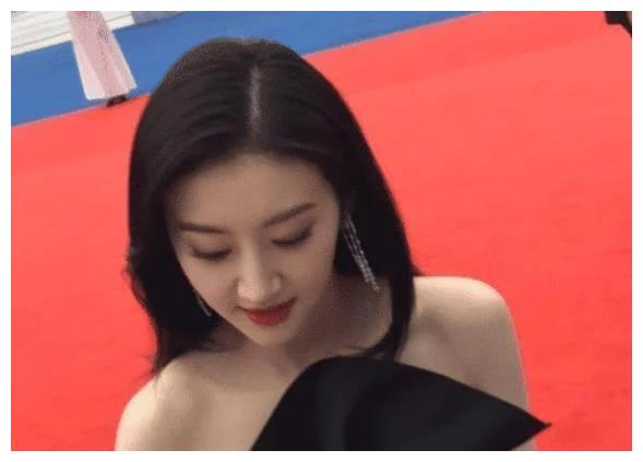 景甜“路人视角”有多美,看完她的真实五官后,这才是仙女级美貌休闲区蓝鸢梦想 - Www.slyday.coM 景甜“路人视角”有多美,看完她的真实五官后,这才是仙女级美貌休闲区蓝鸢梦想 - Www.slyday.coM