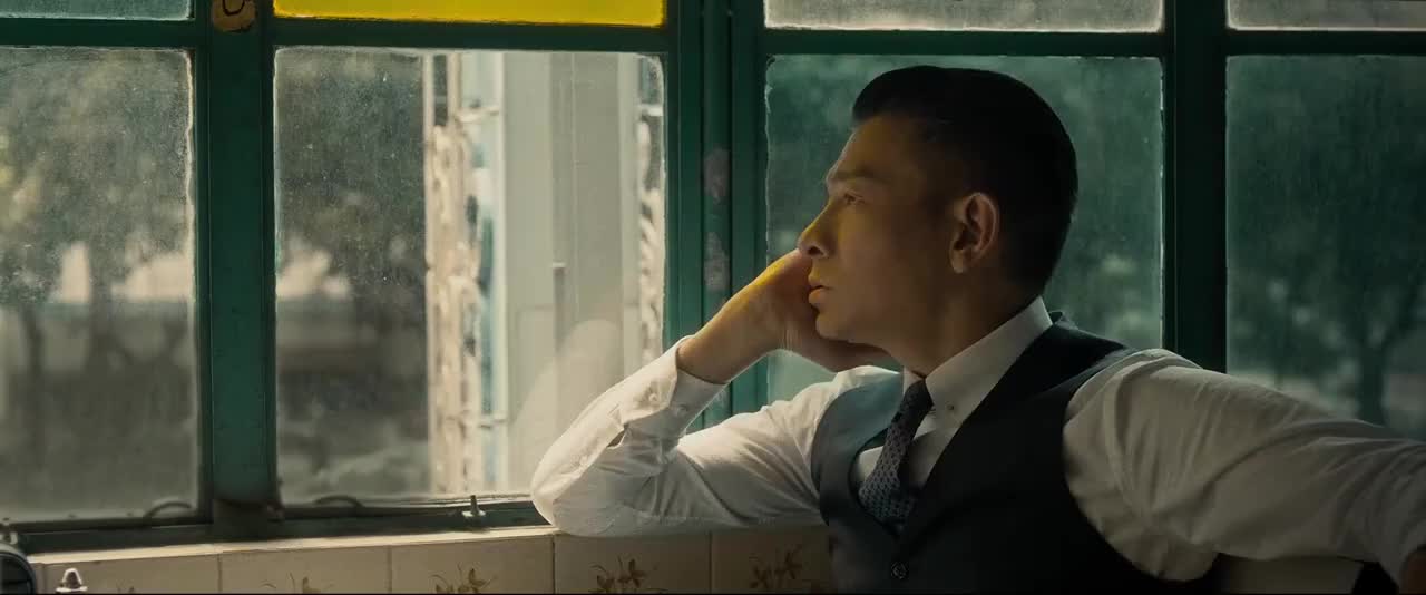 追龙阿豪刚死了老婆雷洛不想打扰他