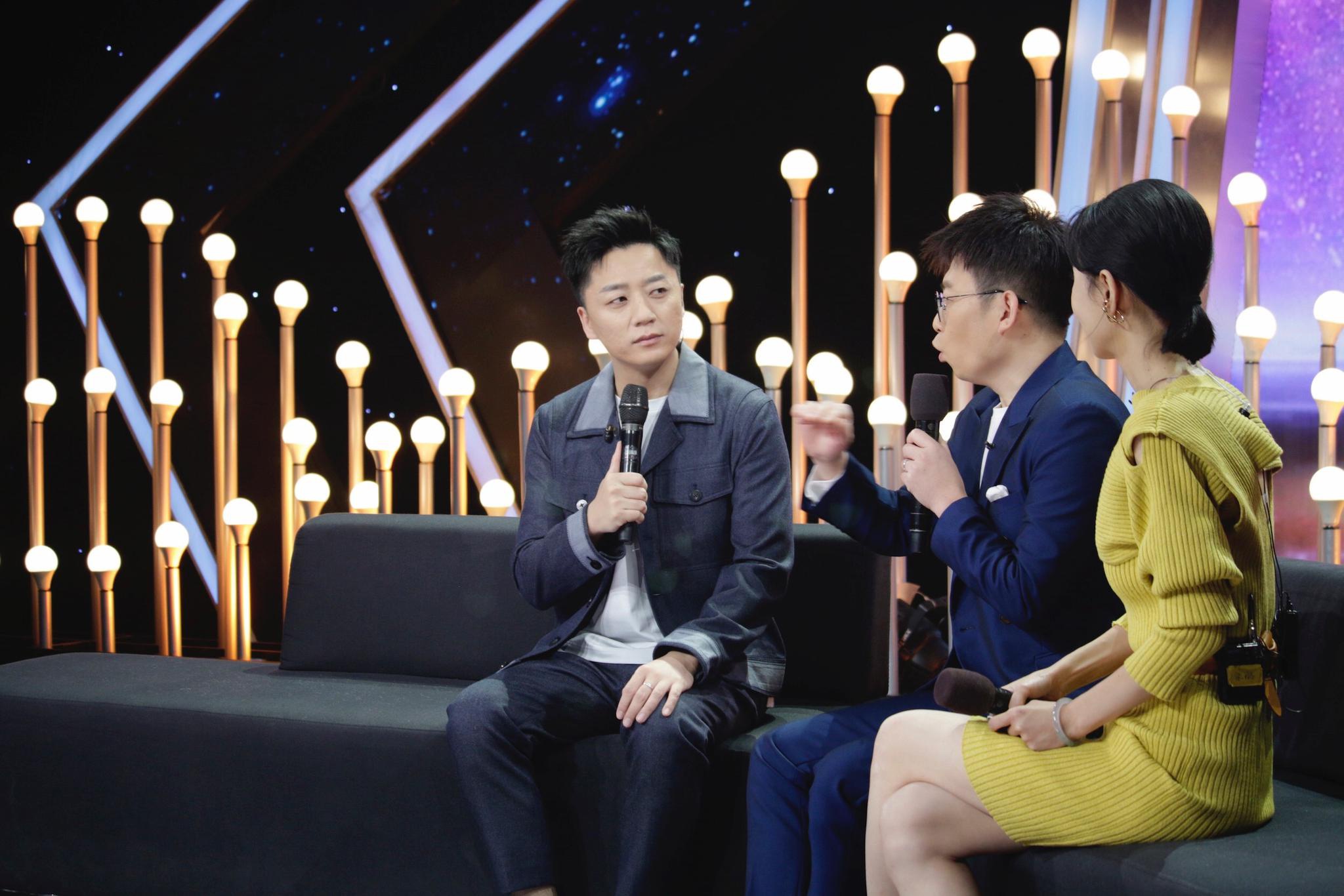 歌手张磊做客央视《榜上榜》 首唱新歌《请问》