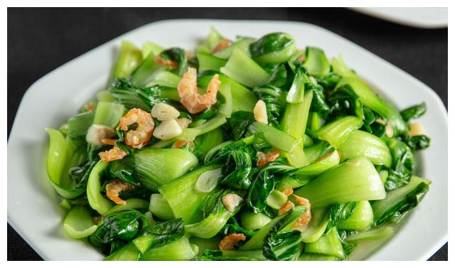 不管炒什么绿叶菜,切忌直接下锅,分享2个窍门,青菜翠绿不出水_高清