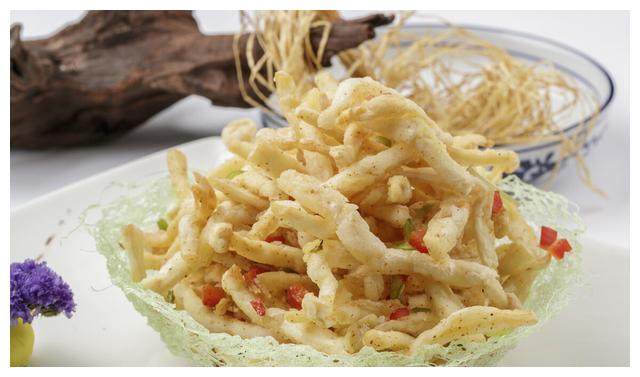 饭店里的炸蘑菇香酥可口原来诀窍全在这放凉以后不回软不吸油